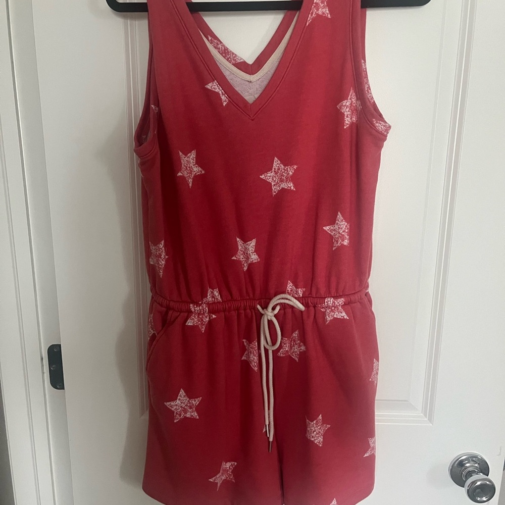 Red Star Print Sleeveless Romper